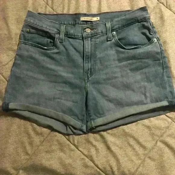 Levis Lightwash Mid length Jean Shorts Size 31 - Picture 1 of 7